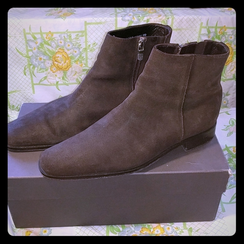Donald J Pliner Chelsea suede boots.